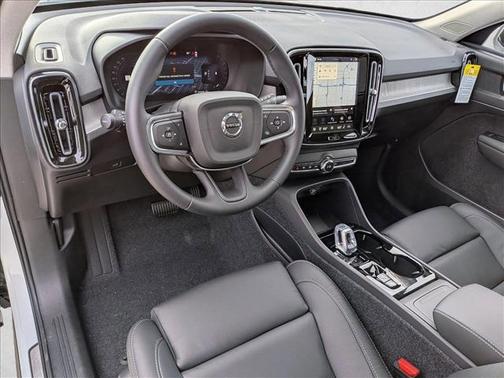 2026 Volvo XC40 Plus, B5 AWD Gas (mild hybrid), Dark