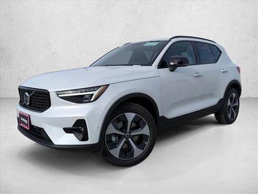 2026 Volvo XC40 Plus, B5 AWD Gas (mild hybrid), Dark