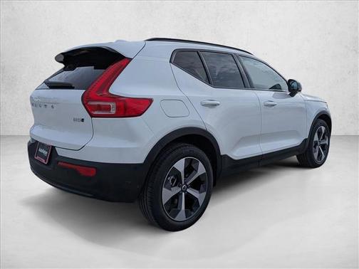 2026 Volvo XC40 Plus, B5 AWD Gas (mild hybrid), Dark