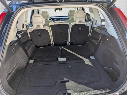 2016 Volvo XC90 T6 Momentum