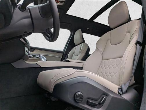 2026 Volvo XC90 B6 Plus 7-Seater