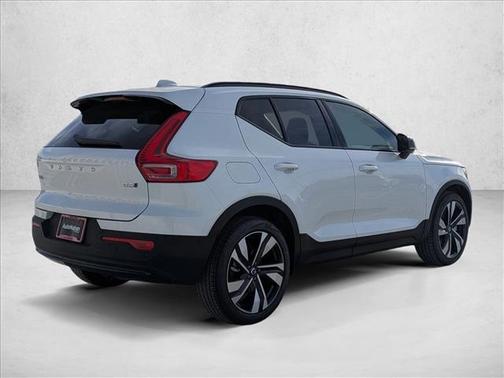 2026 Volvo XC40 B5 Ultra