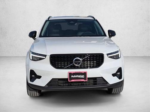 Crystal White 2026 Volvo XC40 Ultra, B5 AWD Gas (mild hybrid), Dark