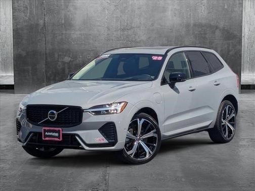 2025 Volvo XC60 Plug-In Hybrid T8 Ultra