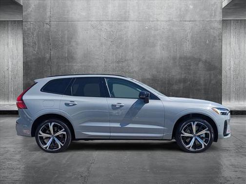 2025 Volvo XC60 Plug-In Hybrid T8 Ultra