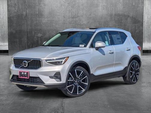 2025 Volvo XC40 Ultra Bright Theme
