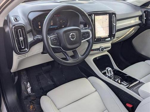 2025 Volvo XC40 Ultra Bright Theme