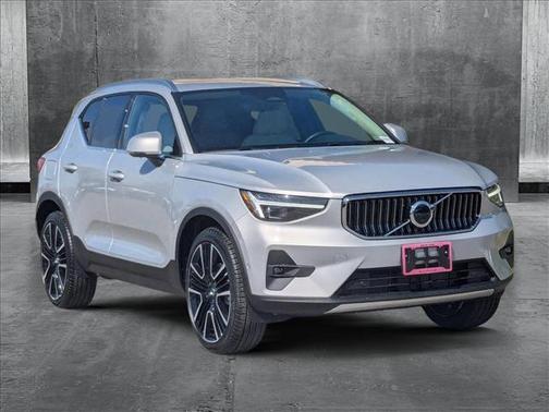2025 Volvo XC40 Ultra Bright Theme