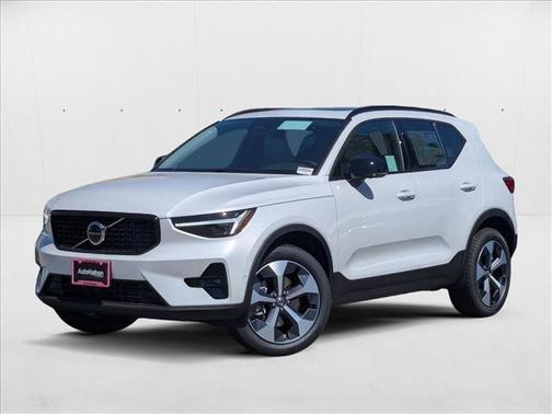 2026 Volvo XC40 B5 Plus