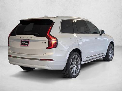 2025 Volvo XC90 B5 Core