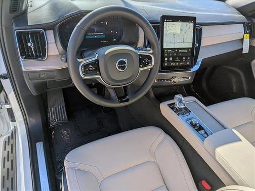 2025 Volvo XC90 B5 Core