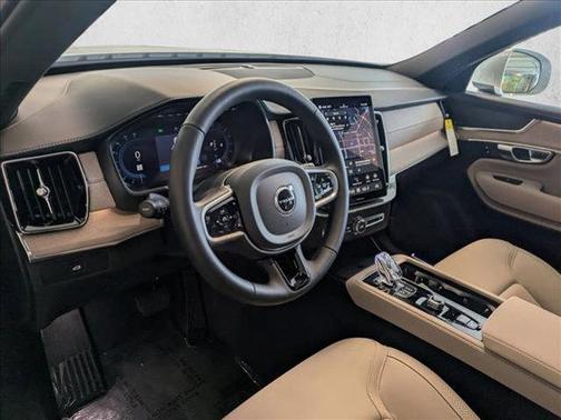 2025 Volvo XC90 B5 Core