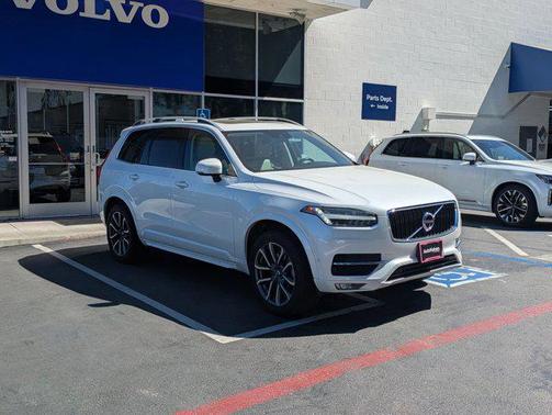 2018 Volvo XC90 T5 Momentum