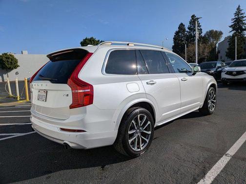2018 Volvo XC90 T5 Momentum