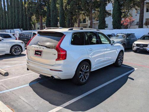 2018 Volvo XC90 T5 Momentum