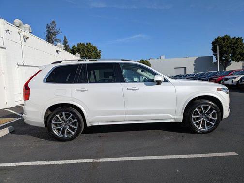 2018 Volvo XC90 T5 Momentum