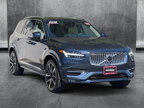 2025 Volvo XC90 B5 Plus