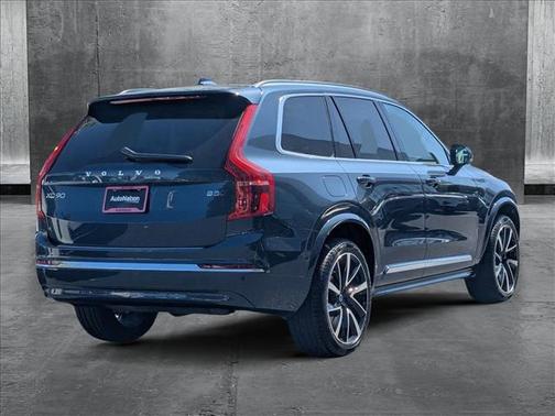 2025 Volvo XC90 B5 Plus