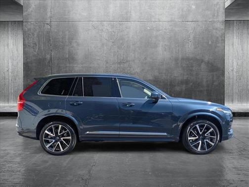 2025 Volvo XC90 B5 Plus