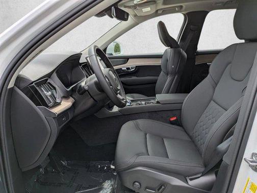 Crystal White Pearl 2026 Volvo XC90 Plus, B5 AWD Gas (mild hybrid), Gasoline, Bright, 7 Seats