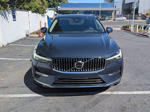 2023 Volvo XC60 Recharge Plug-In Hybrid T8 Plus Bright Theme