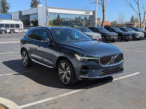 2023 Volvo XC60 Recharge Plug-In Hybrid T8 Plus Bright Theme