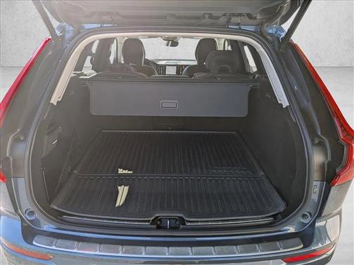 2023 Volvo XC60 Recharge Plug-In Hybrid T8 Plus Bright Theme