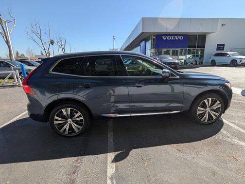 2023 Volvo XC60 Recharge Plug-In Hybrid T8 Plus Bright Theme