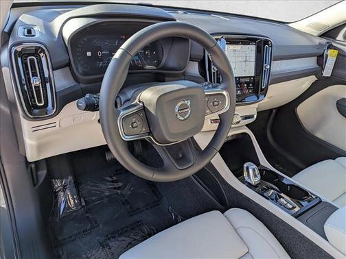 2026 Volvo XC40 Plus, B5 AWD Gas (mild hybrid), Dark