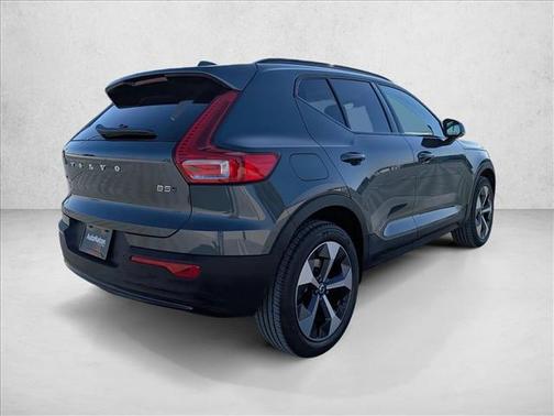 2026 Volvo XC40 Plus, B5 AWD Gas (mild hybrid), Dark
