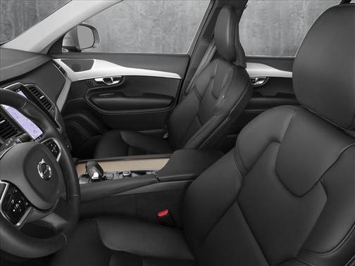 2025 Volvo XC90 B5 Plus
