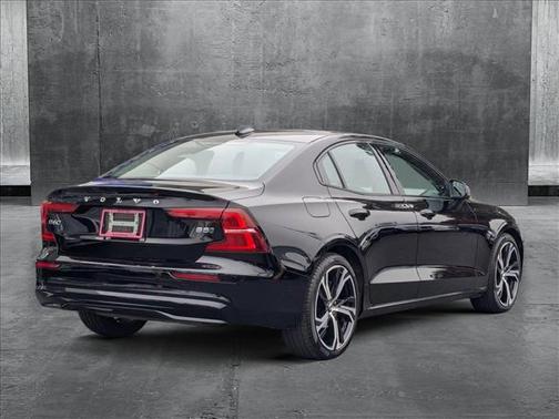2025 Volvo S60 B5 Plus