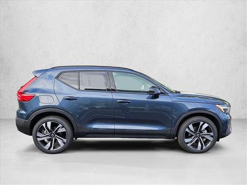 2026 Volvo XC40 B5 Ultra
