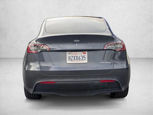 2022 Tesla Model Y Long Range Dual Motor All-Wheel Drive