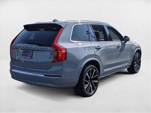 2025 Volvo XC90 B6 Plus 6-Seater