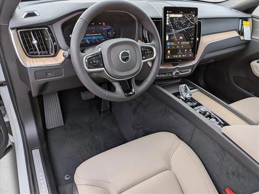 2026 Volvo XC60 B5 Plus