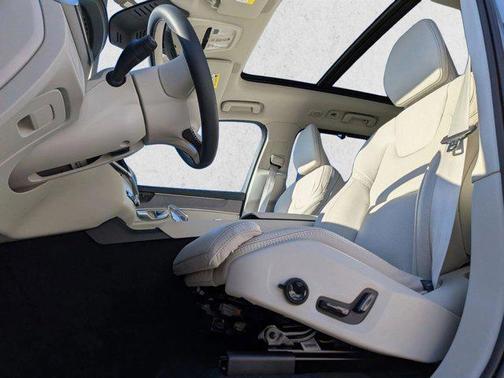 Vapour Grey Metallic 2026 Volvo XC90 B6 Ultra 7-Seater