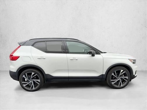 2020 Volvo XC40 T5 R-Design
