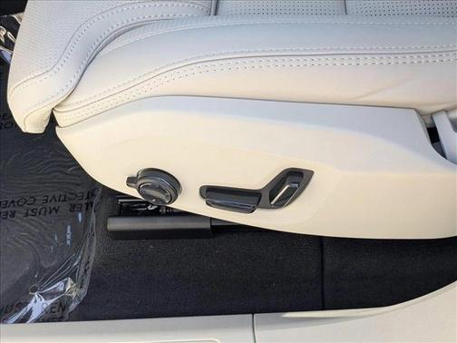 2025 Volvo XC60 B5 Ultra