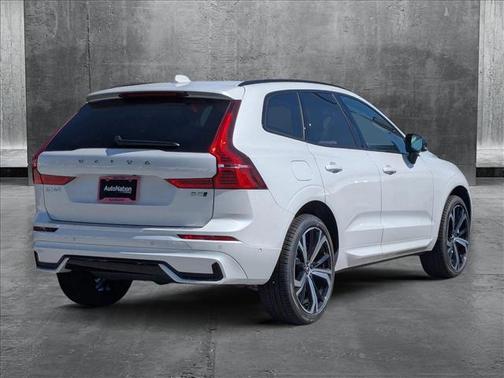 2025 Volvo XC60 B5 Ultra
