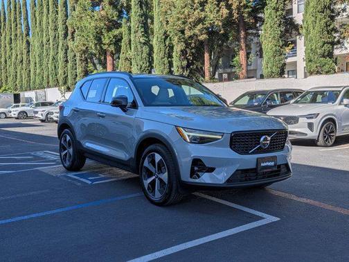 Vapour Grey Metallic 2026 Volvo XC40 Plus, B5 AWD Gas (mild hybrid), Dark