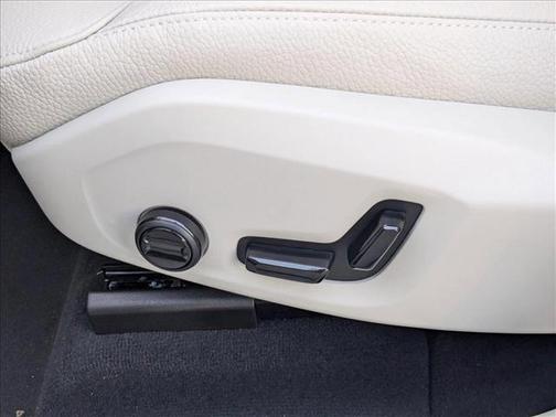 2025 Volvo XC60 Plug-In Hybrid Plus