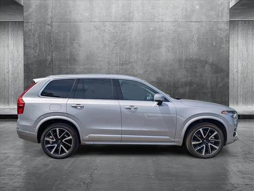 2025 Volvo XC90 B5 Plus