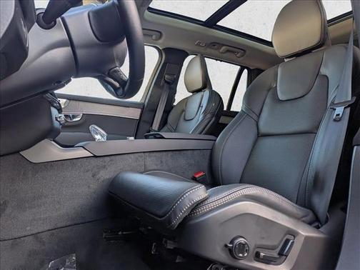 2026 Volvo XC90 Plug-In Hybrid T8 Ultra Dark Theme 7-Seater