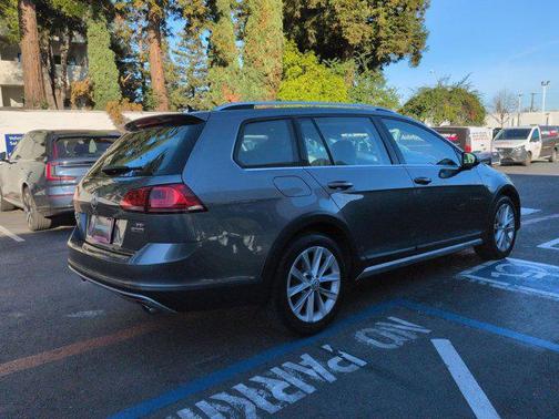 2017 Volkswagen Golf Alltrack TSI S