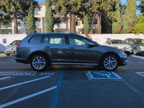 2017 Volkswagen Golf Alltrack TSI S