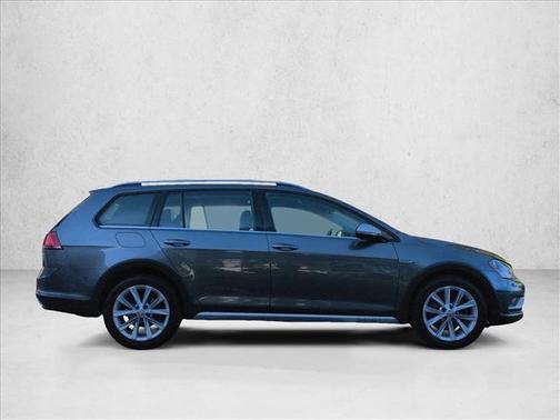 2017 Volkswagen Golf Alltrack TSI S