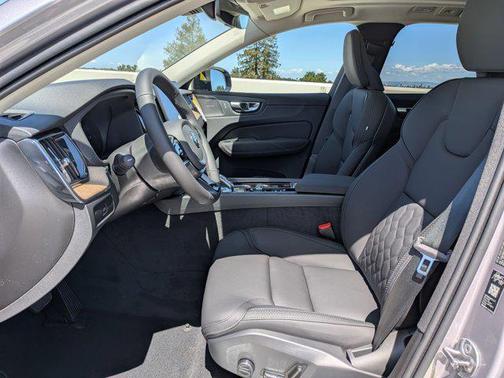 Aurora Silver 2026 Volvo XC60 B5 Plus