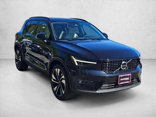2025 Volvo XC40 B5 Ultra Dark Theme