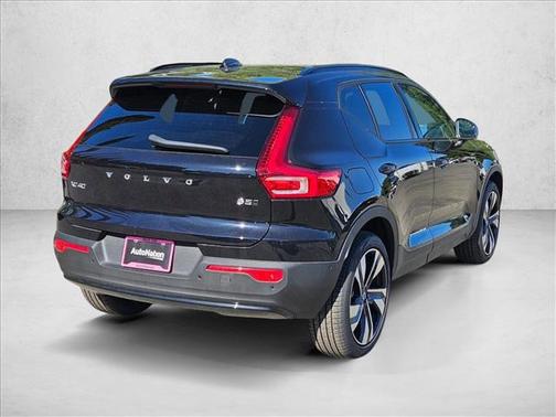 2025 Volvo XC40 B5 Ultra Dark Theme